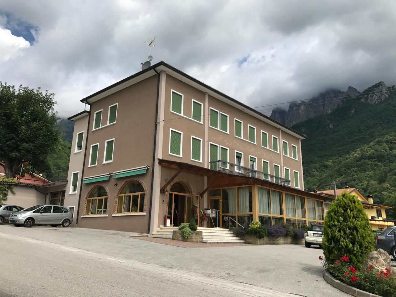 Carla Failela Hotel Valli del Pasubio Exterior photo